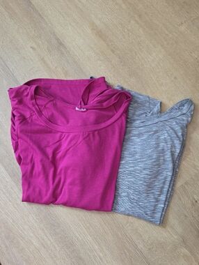 Women’s Short Sleeve Scoop Neck Tunic Top - Fuchsia or Grey